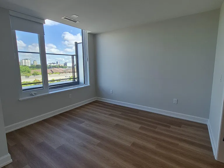 18 Hawthorne Ave — Photo 33