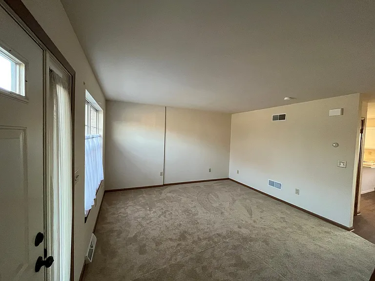 1004 Rebecca St — Photo 3