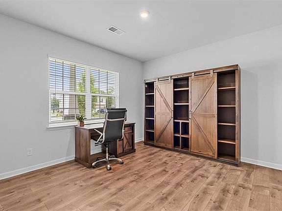 3rd image of 146 Carson Ct