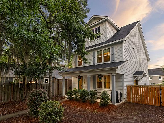 3rd image of 4984 Jenkins Ave