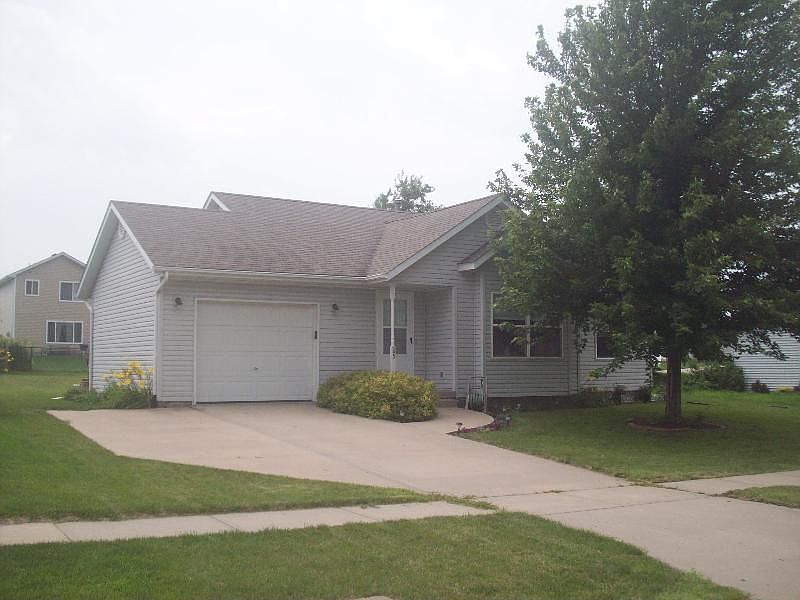 1st image of 85 Hawthorne Pl