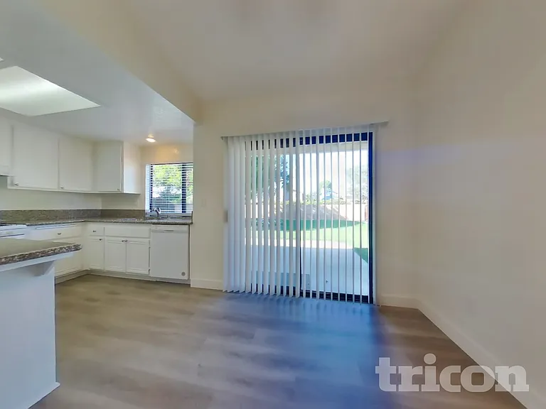 25854 Harriet Ave — Photo 5