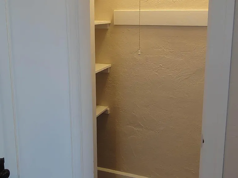 324 Moffett Ct N — Photo 11