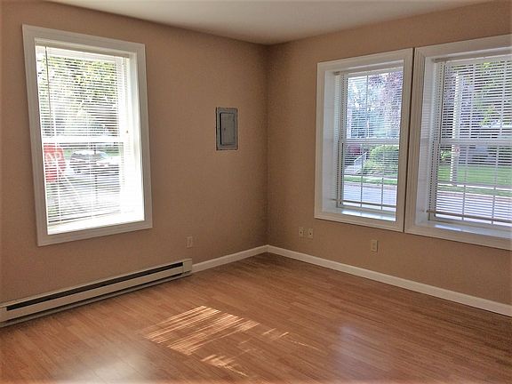 5th image of 439 Northampton St APT 2