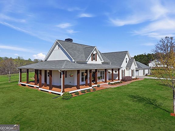 3rd image of 255 Benton Rd