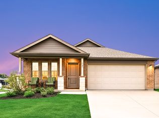 300 Fairmeade Dr, Terrell, TX 75160