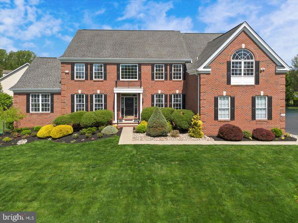 214 Cecelia Acres Dr, Ivyland, PA 18974