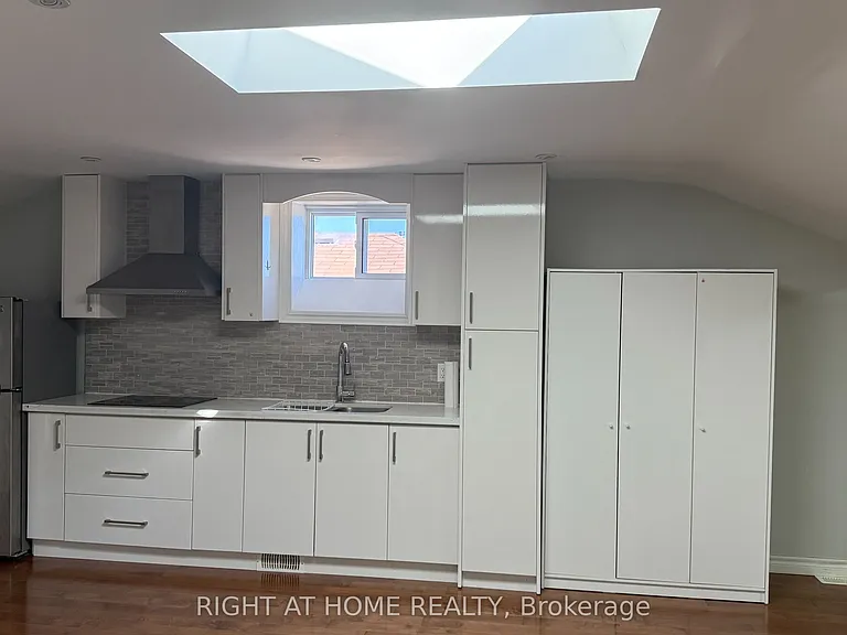 1088 Pearson Dr #1 — Photo 2
