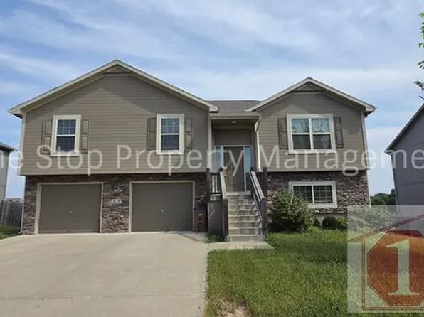 418 Sunflower Dr, Raymore, MO 64083