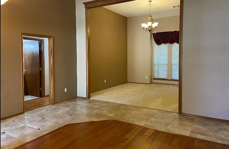 4 bed, 2427 sqft, $2,200 — Photo 3