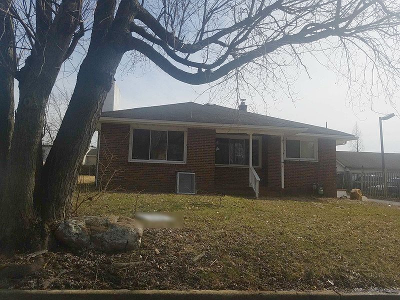 1st image of 31 Moore Ave