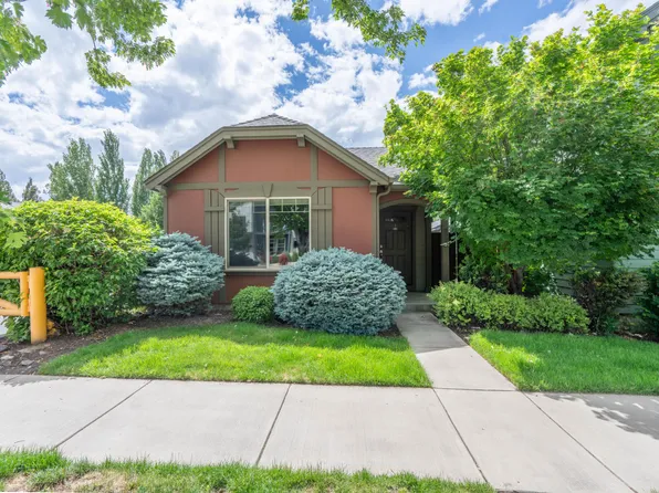 417 NW 27th St, Redmond, OR 97756