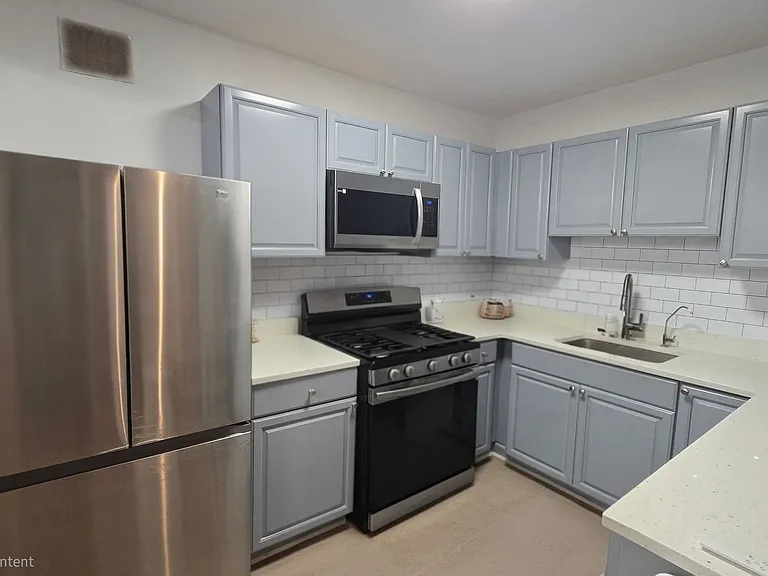 2160 Center Ave #2M — Photo 4