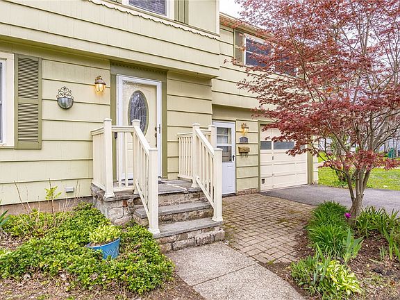 3rd image of 35 Stewart Dr