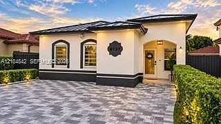 8137 NW 199th Ter