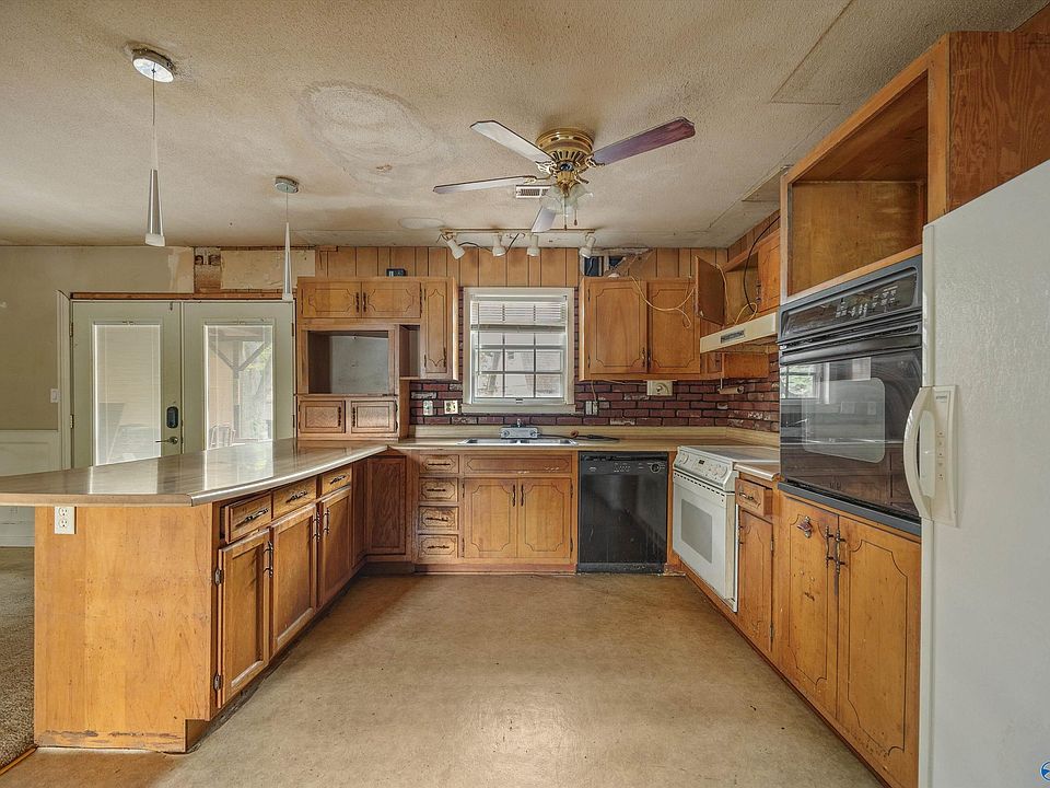 7th image of 710 Westwood Cir SW