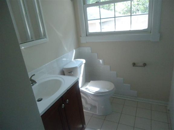 5th image of 13 Ash St