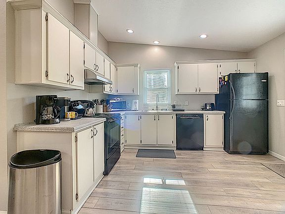 Kitchen with great open spac