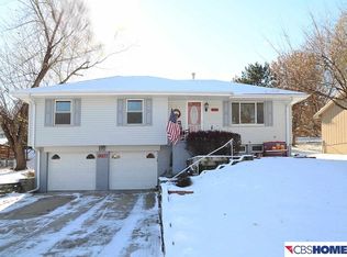 9907 Manderson St, Omaha, NE 68134