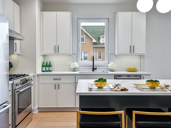 3rd image of 5256 W Newport Ave
