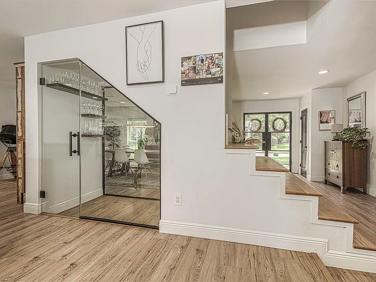 715 Thistlewood Dr — Photo 7