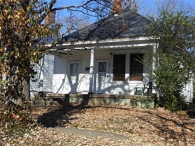 4th image of 222 E 4th St