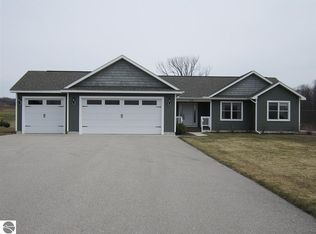 5298 Breeze Hill Dr, Traverse City, MI 49684