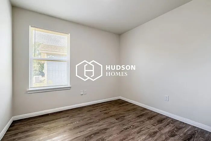 417 Meander St — Photo 6
