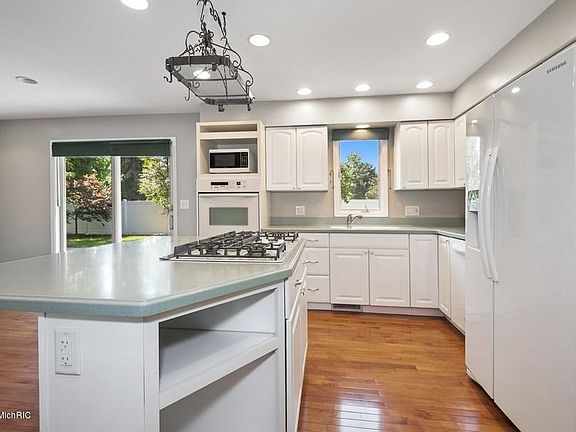 3rd image of 2696 Lake Bluff Ter