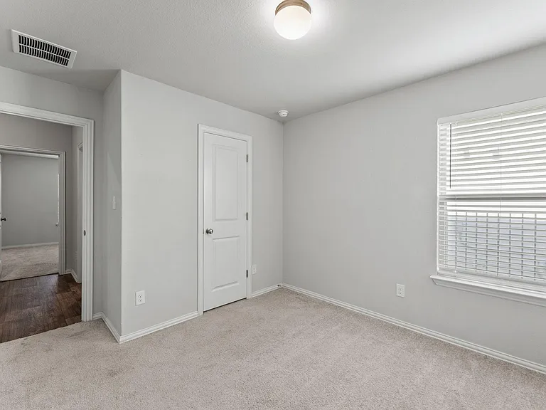 143 Alexander — Photo 27