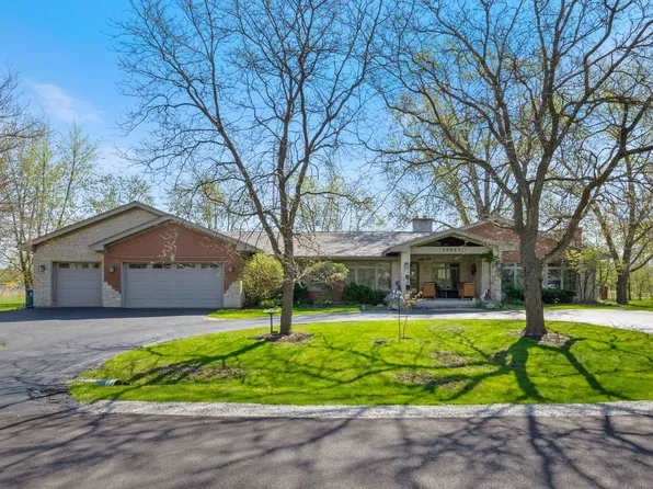 12631 S Regina Ln, Palos Park, IL 60464