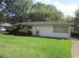 525 W Walnut St, Easton, IL