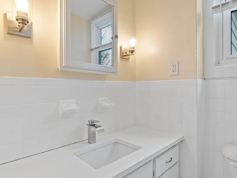 519 Kings Hwy — Photo 2