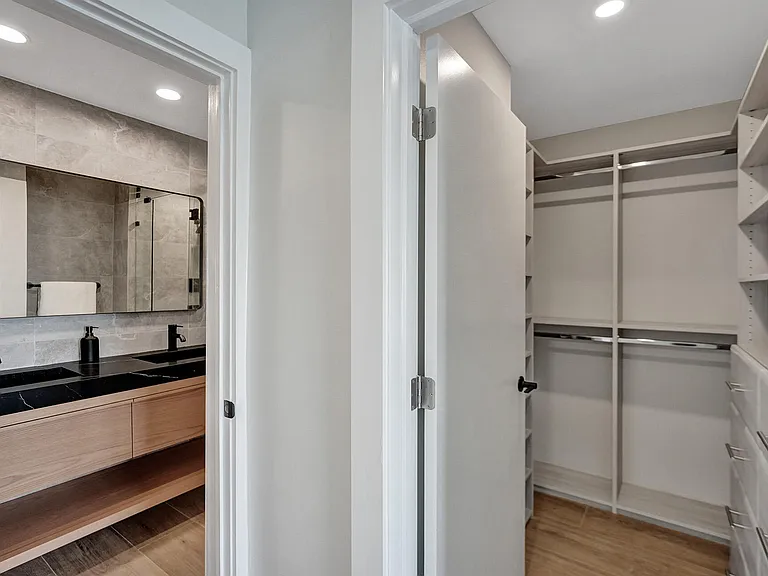 876 Jeffery St — Photo 26