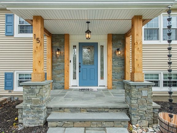 3rd image of 15 Windsor Dr