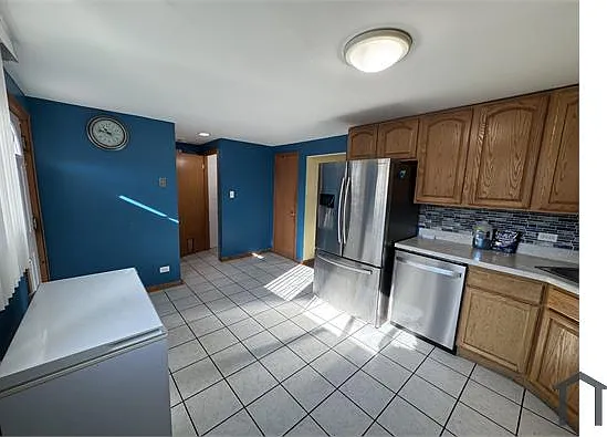 4 bed, 1632 sqft, $3,500 — Photo 2