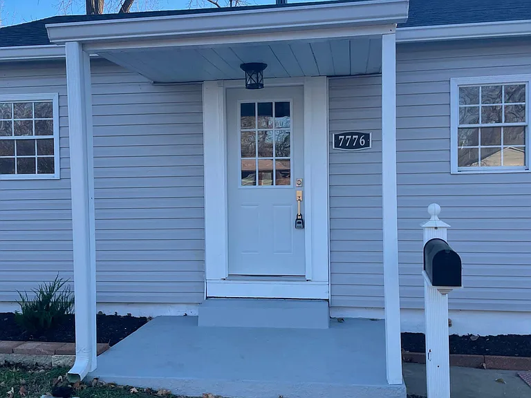 7776 W Bruno Ave — Photo 3