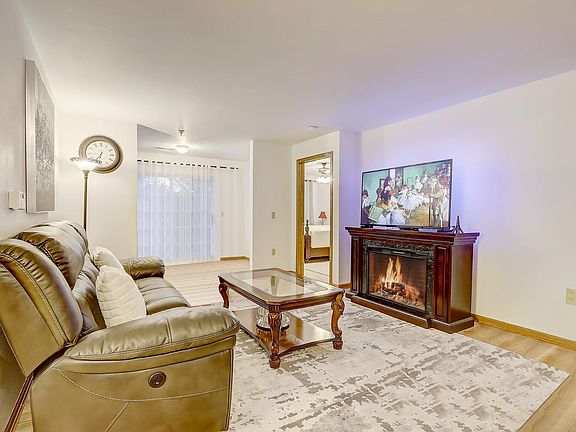 2nd image of 2320 Jackson St Unit 208