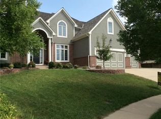 8206 Deer Run St, Lenexa, KS 66220