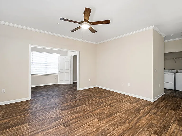 Houston Lake Apartments — Photo 17