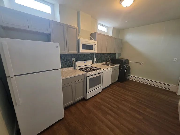 425 Walnut Street (Full Service) — Photo 34