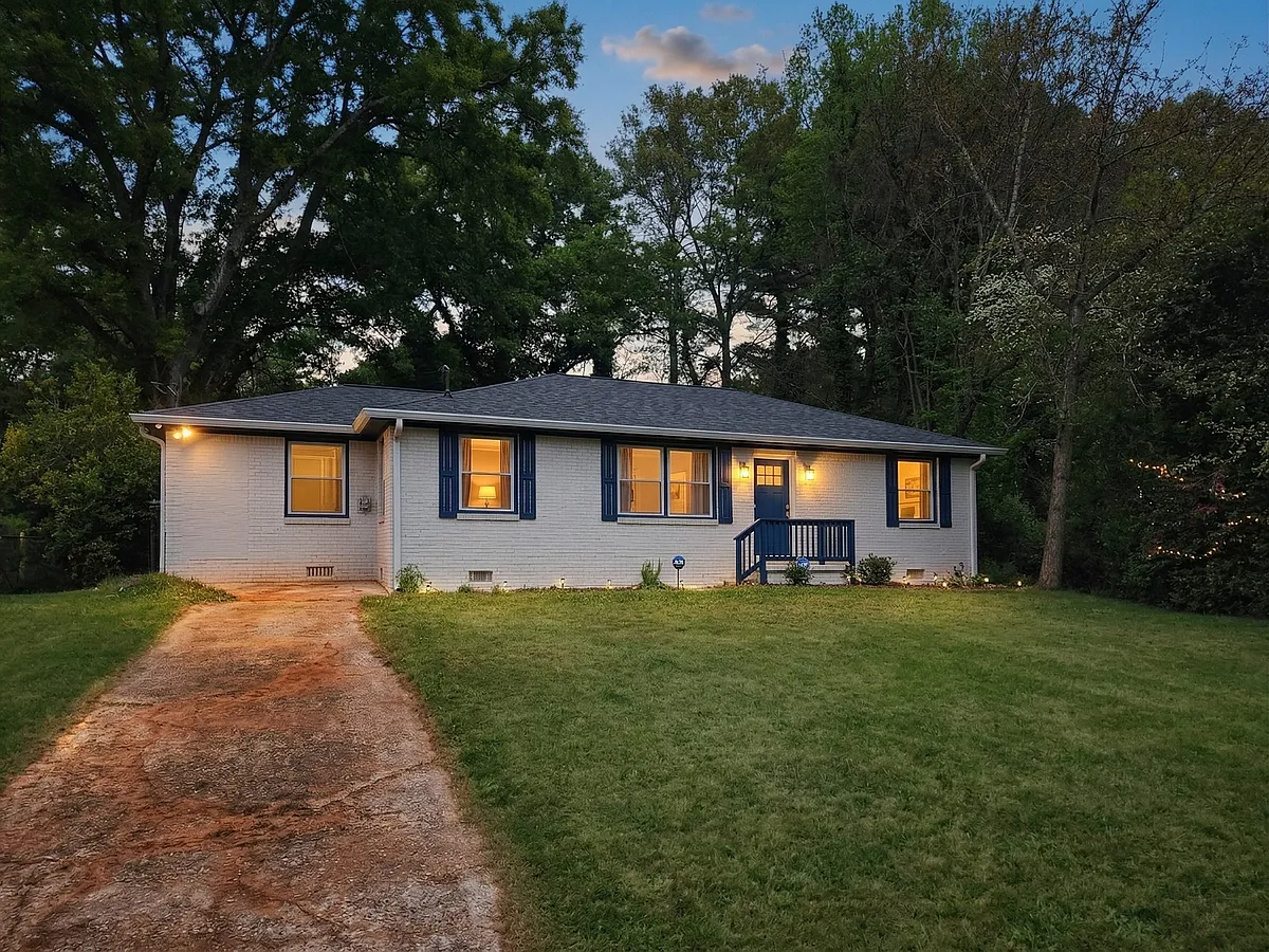 Building Photo - 1752 Lynn Ln