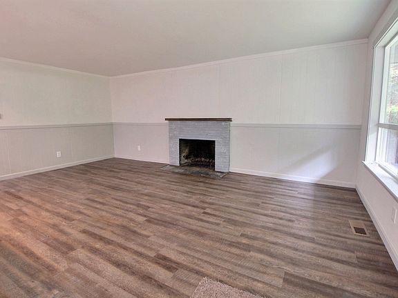 3rd image of 10408 Broadway Ave S