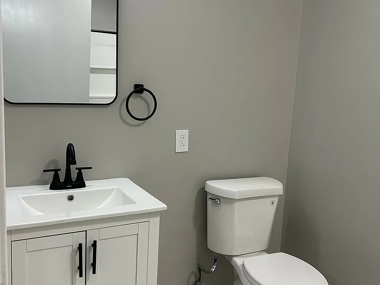 Austin Manor Apartments — Photo 44