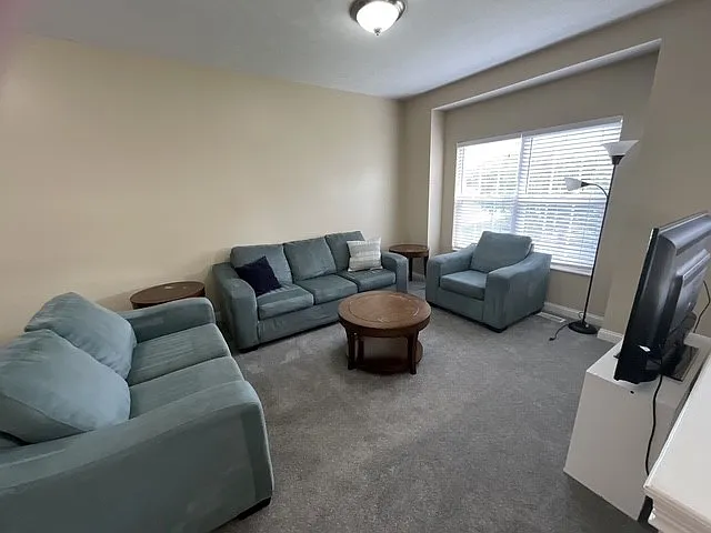 424 Abbey St — Photo 6