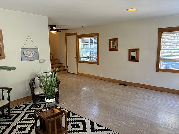 5th image of 207 Colorado St