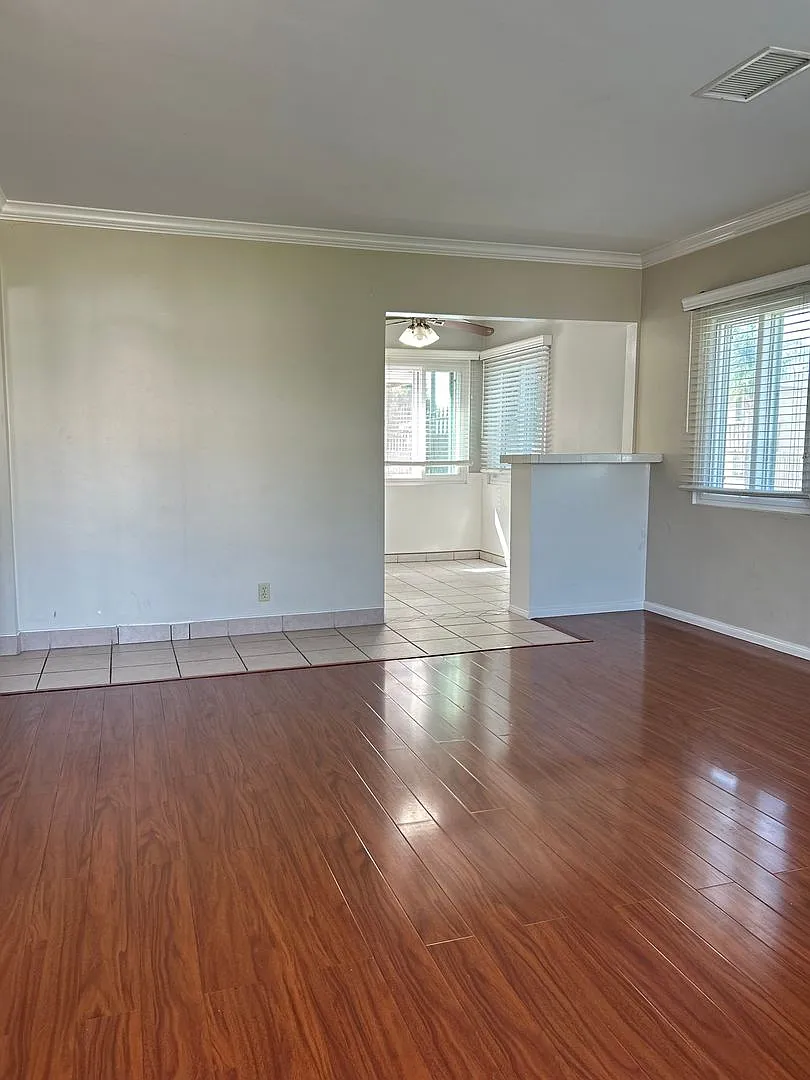 10226 England Ave — Photo 1