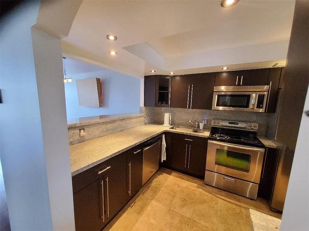 1 bed, 1.0 bath, 852 sqft, $1,650 — Photo 2
