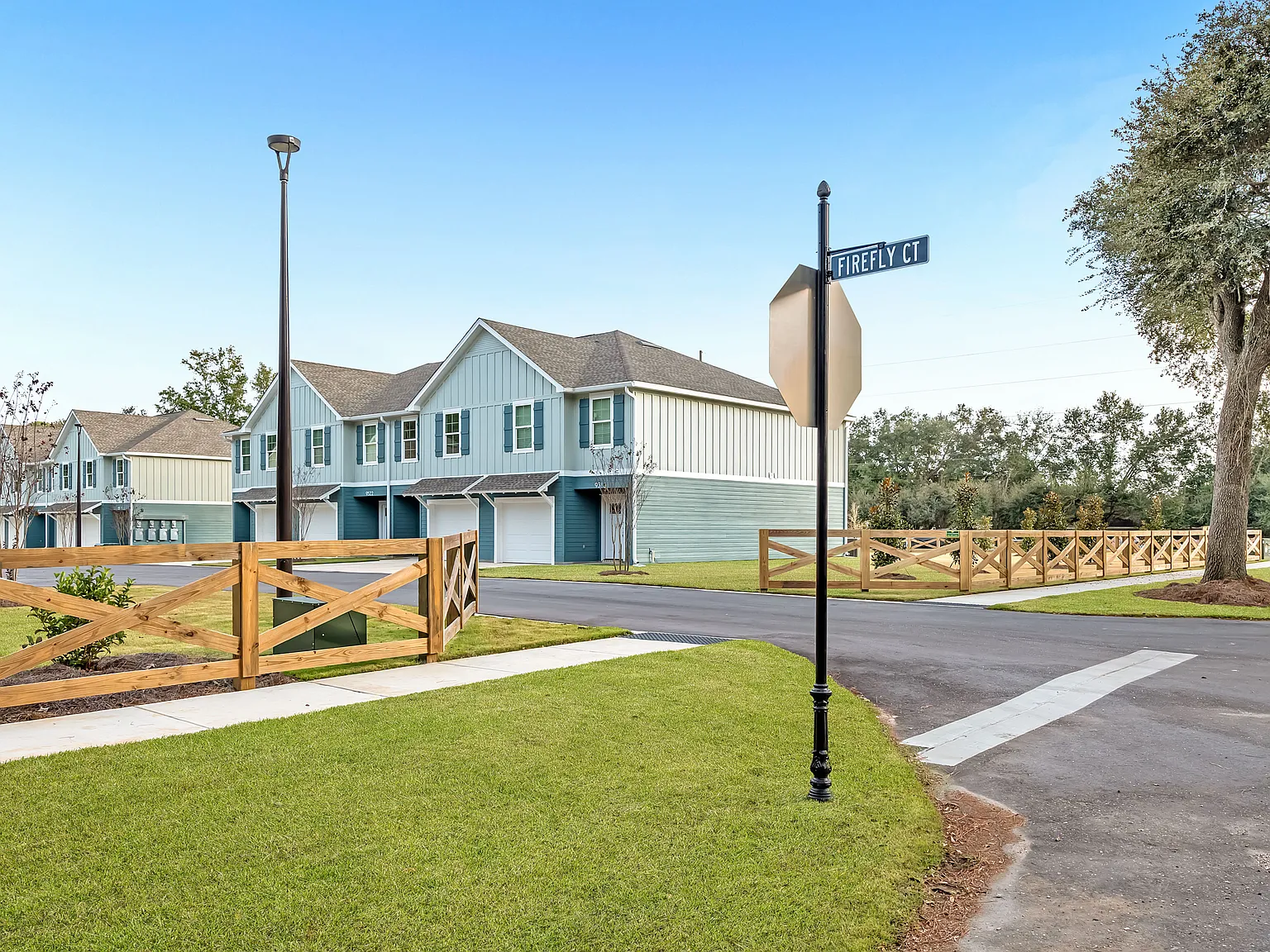 3 bed, 2.5 bath, 1625 sqft, $1,895 — Photo 1