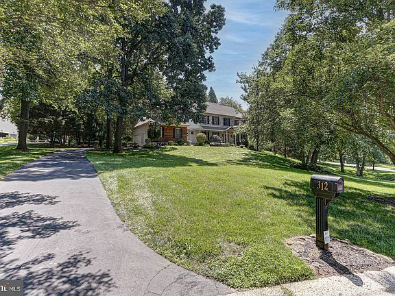 5th image of 312 Dawnwood Dr